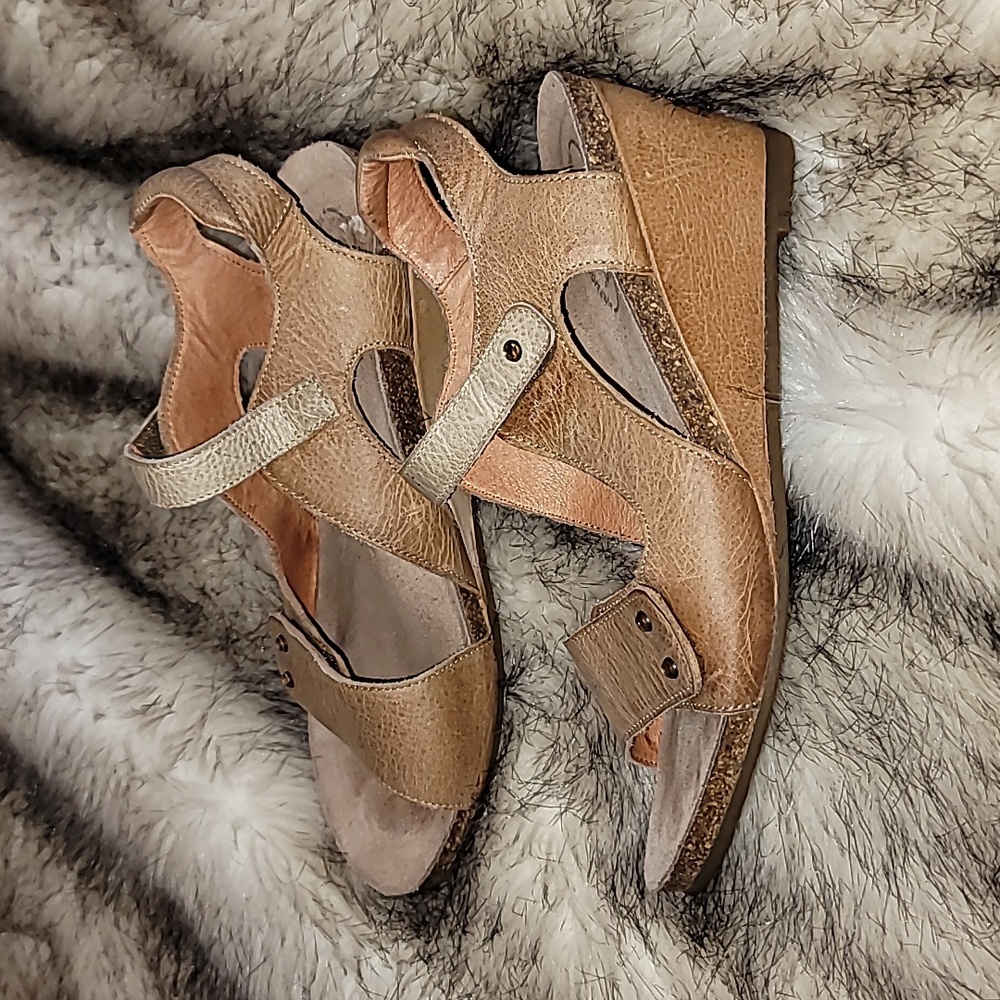 Taos Footwear Brown Leather Sandals